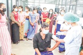 Workers in Pakokku receive first dose of COVID-19 vaccines