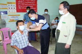 Shopkeepers, vendors get vaccinated against COVID-19 in Tamway