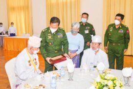 SAC Vice-Chairman Deputy Commander-in-Chief of Defence Services Commander-in-Chief (Army) Vice-Senior General Soe Win cordially meets Independence Mawgun award winners at 77th Anniversary Armed Forces Day ceremony
