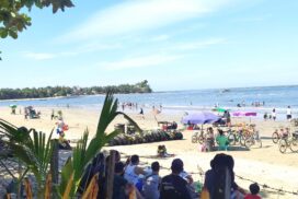 Chaungtha Beach bustling with visitors on Thingyan eve