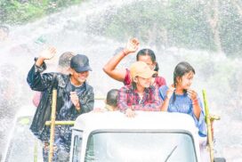 Nay Pyi Taw residents enjoy Maha Thingyan’s third day