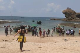 Goyangyi Island (Tortoise Island) packed with visitors on Thingyan Akya Day