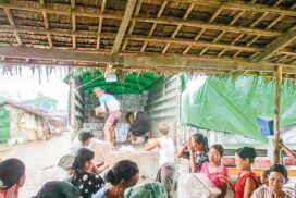 Aid provided to fire victims from Kyauktaw Mahamuni IDP camp