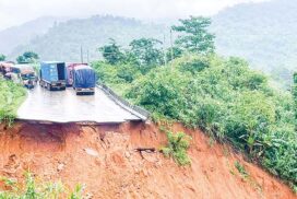 Myawady road landslides disrupt onion exports to Thailand, spike import costs