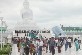 Pilgrims flock to Maravijaya Buddha Image in Nay Pyi Taw