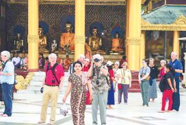 Shwedagon Pagoda attracts over 700,000 domestic, international visitors in August