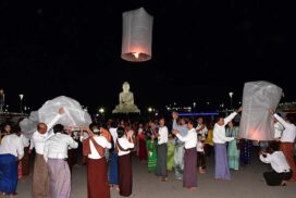 3,600 oil lights offered to Maravijaya Buddha Image, with releasing hot-air balloons