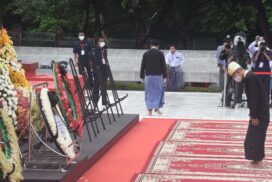Fa‌milies of Martyrs pay tribute to fallen leaders