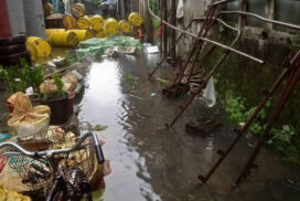 Trading at Bayintnaung wholesale market sluggish amid floods