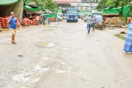 Arrival of kitchen goods at Bayintnaung warehouse decreases