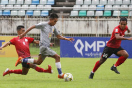 A Rakhine United player (white jersey) runs with the ball during the Myanmar National League Week 9 match against Maha United at Thuwunna Stadium on 22 August 2022. PHOTO: MNL