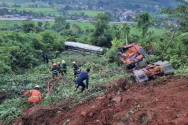 Oil bowser overturned on  PyinOoLwin-Lashio Road