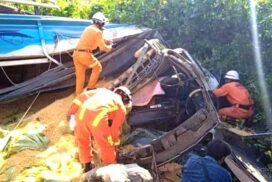 12-wheeler truck plunges into cliff along PyinOoLwin-Mandalay Road