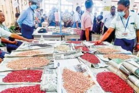 Mandalay market sees brisk sales of peanuts in Tazaungdaing