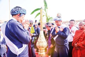 Ceremony to hoist diamond bud and golden umbrella at Bopanta Hill Mahavamsa Bodh Gaya held in Taunggyi