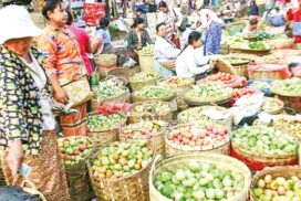 Post Thingyan: Reasonable prices of tomatoes in Mandalay green market benefit consumers