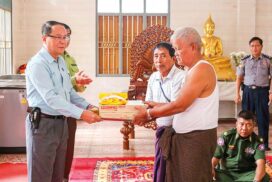 Kayin State Chief Minister assists displaced persons