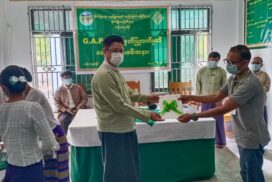 Sagiang Region Agriculture Department hands over GAP certificates for mango, dragon fruit growers