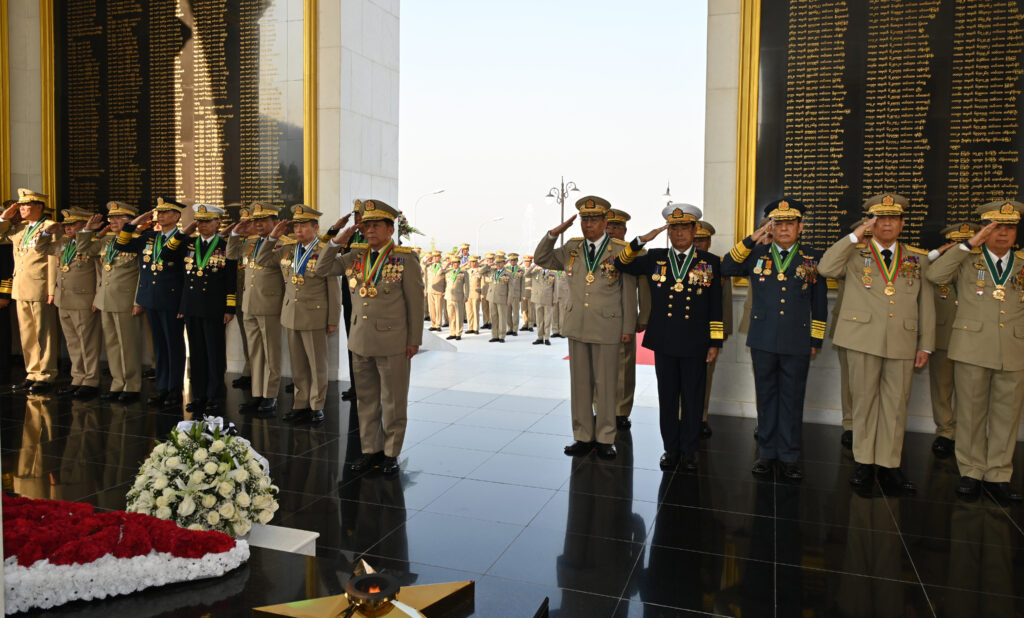 SAC Chairman, senior military officers pay tribute at Memorial to Fallen Heroes in Nay Pyi Taw