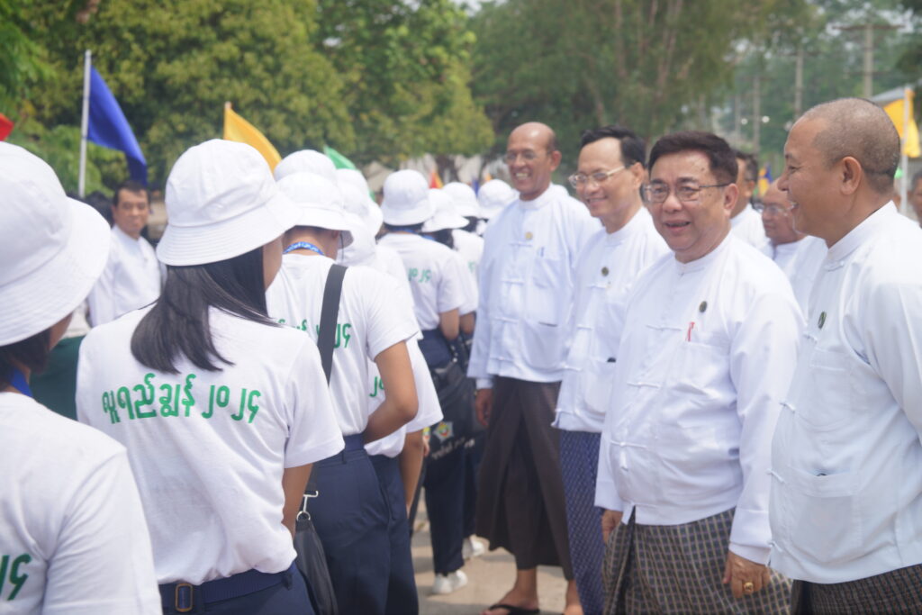 Outstanding students welcomed at Nay Pyi Taw Central Camp (Ywataw)