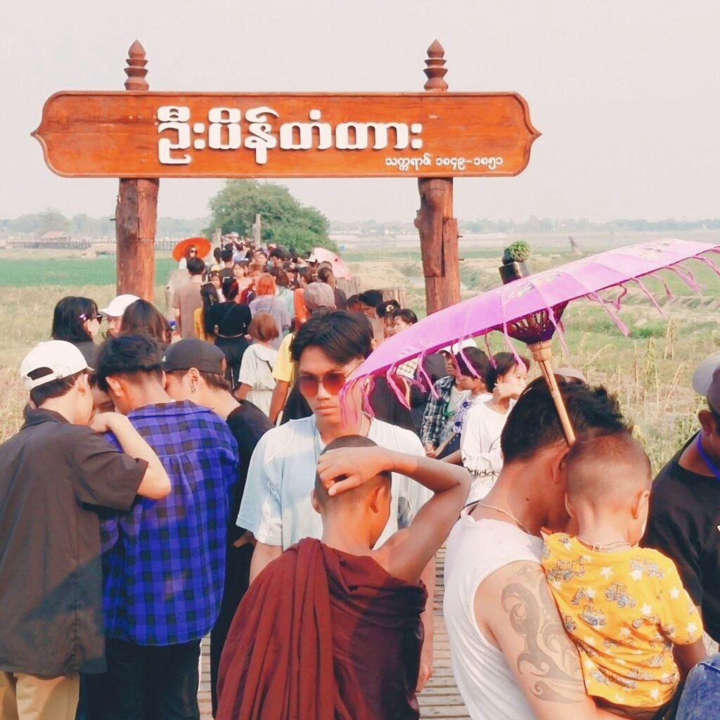 70,000+ local and foreign visitors celebrate Thingyan festival at Taungthaman Lake and U Bein Bridge