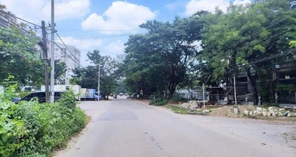 #မြောက်ဒဂုံမြို့နယ်တွင်းလမ်းမကျယ်ပေါ်နေရာကောင်းအိမ်ဆောက်လုပ်ရန်ရှ...